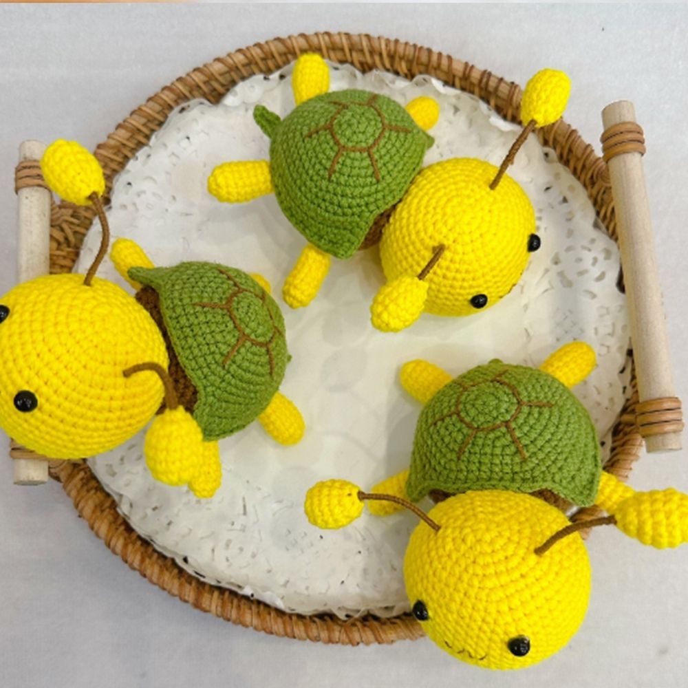 Amigurumi Crochet Kit - Bee & Turtle