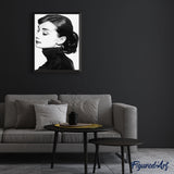 Paint by numbers | Woman wearing black clothes | easy portrait | Figured'Art