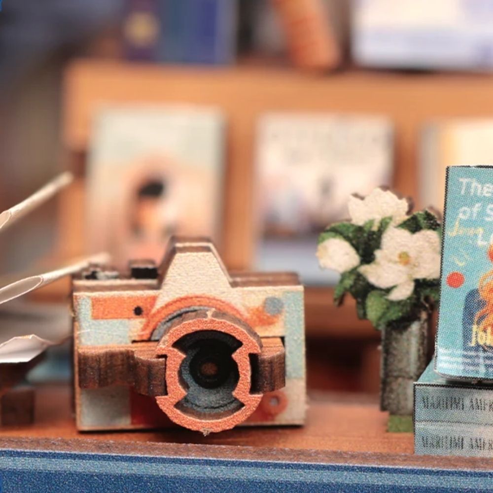 DIY Book Nook Kit - Literature Bookstore