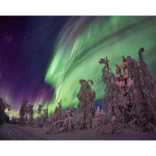 Load image into Gallery viewer, Diamond Painting - Northern Lights and Trees
