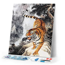 Load image into Gallery viewer, Diamond Painting - Approaching tiger