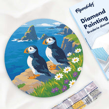 Load image into Gallery viewer, Diamond Painting on Wood Slice - Puffin by the ocean cliffs Figured'Art USA