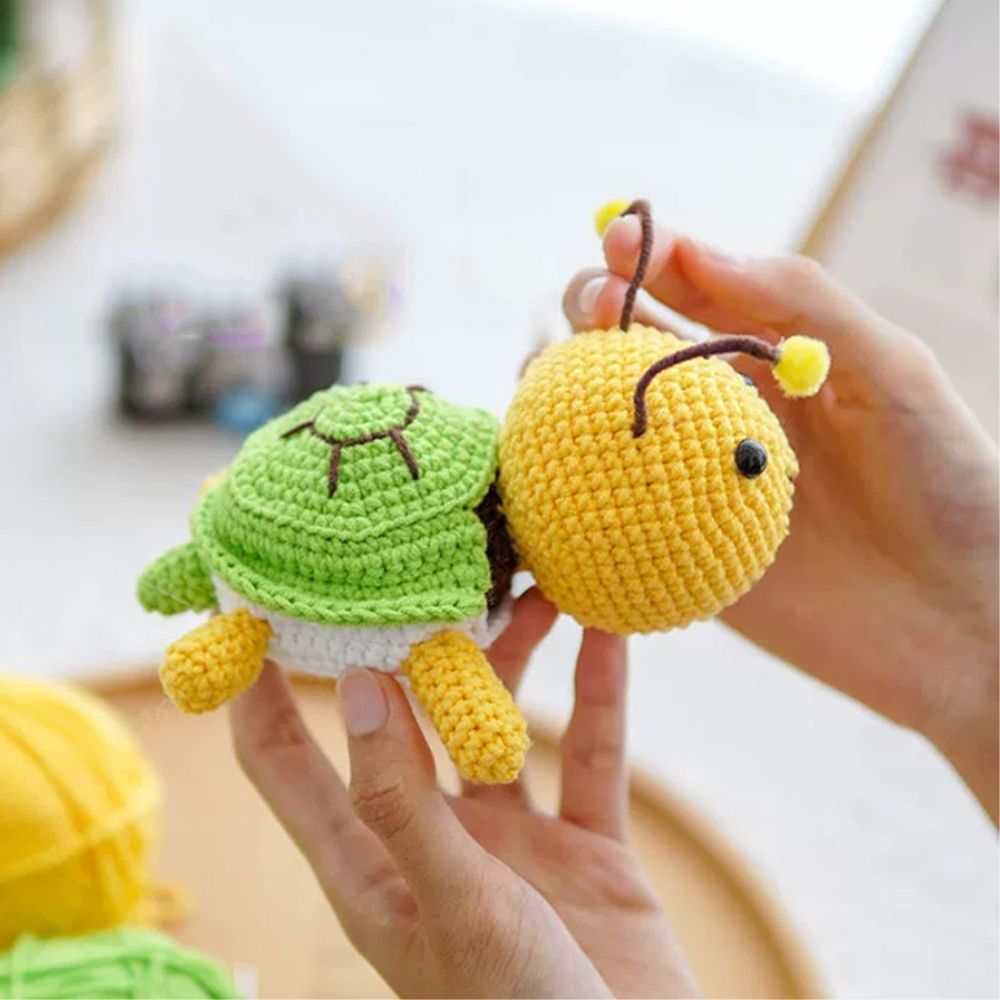 Amigurumi Crochet Kit - Bee & Turtle