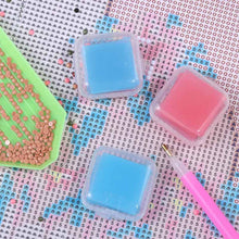 Load image into Gallery viewer, Diamond Painting wax container with 6 wax accessories